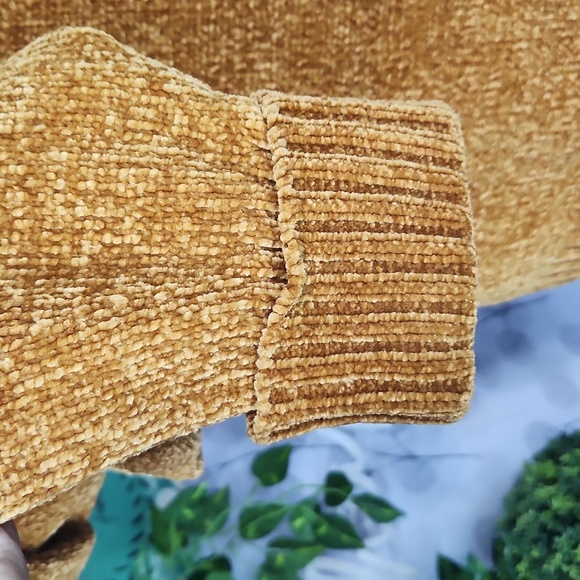 Lovers & Friends Zeeta Chenille Sweater - Picture 3 of 7